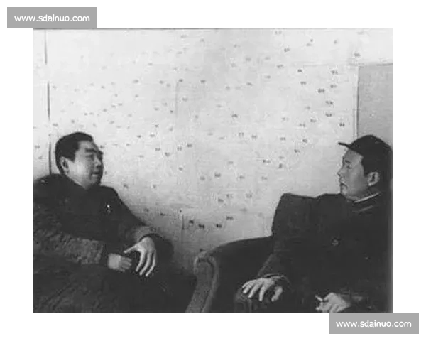 周恩来与毛泽东的关系与中国现代化进程中的协同与冲突分析